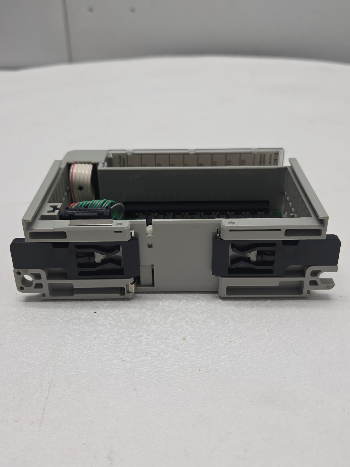 Allen Bradley 1769-OB16P 16 PT 24VDC Sourcing Output Module Ser B Rev 2