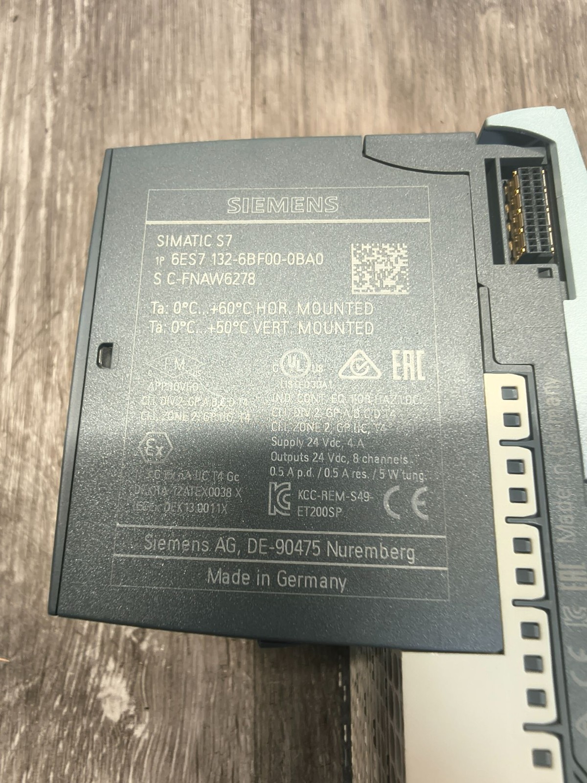 (LOT OF 7) SIEMENS 6ES7 132-6BF00-0BA0 W/ 6ES7 193-6BP20-0DA0