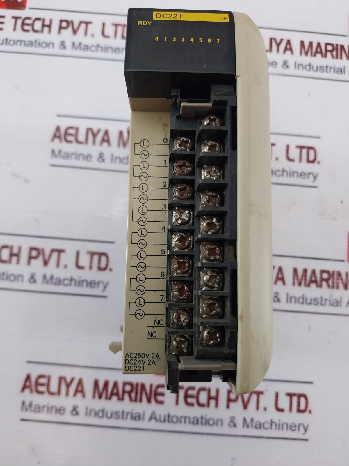 Omron OC221 8 Point Output Module AC250V 2A DC24V 2A