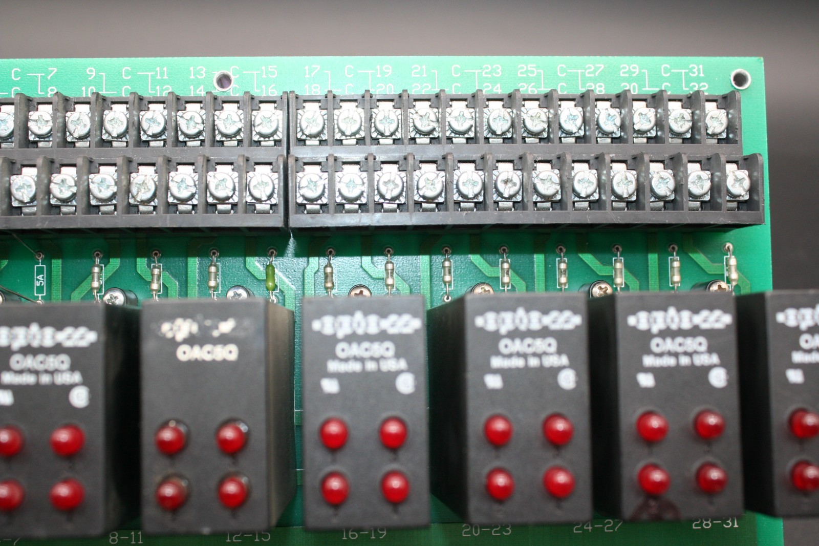 Eight (8) Opto 22 OAC5Q I/O Modules w/ PB32HQ Module Rack & B4 Brain Board