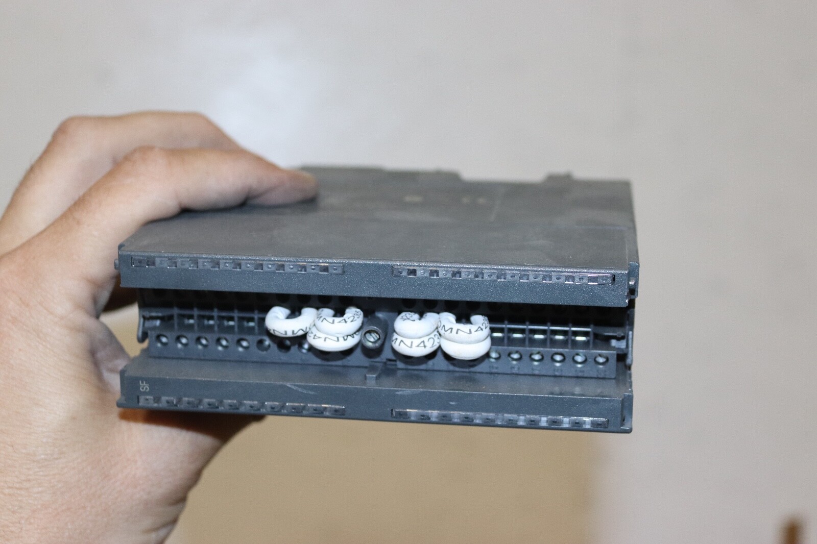SIEMENS 6ES7-322-1HF10-0AA0 RELAY OUTPUT MODULE 8 OUT CHANNELS