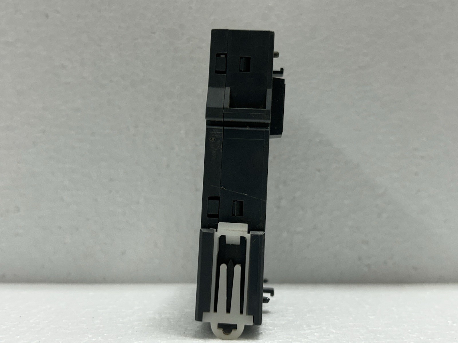 LS XBE-DC32A 32-POINT 24 VDC SINKING/SOURCING 1 COMMON(S)