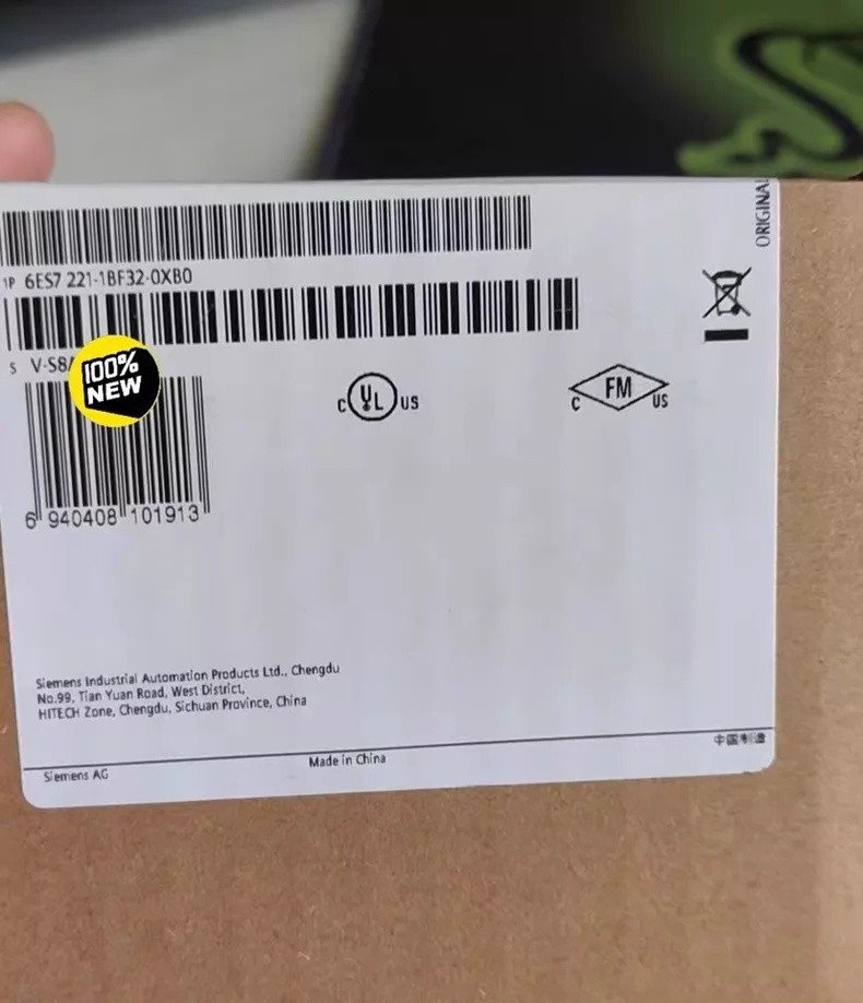 Siemens 6ES7221-1BF32-0XB0 SM1221 8DI 24VDC Sink/Source New Free Ship
