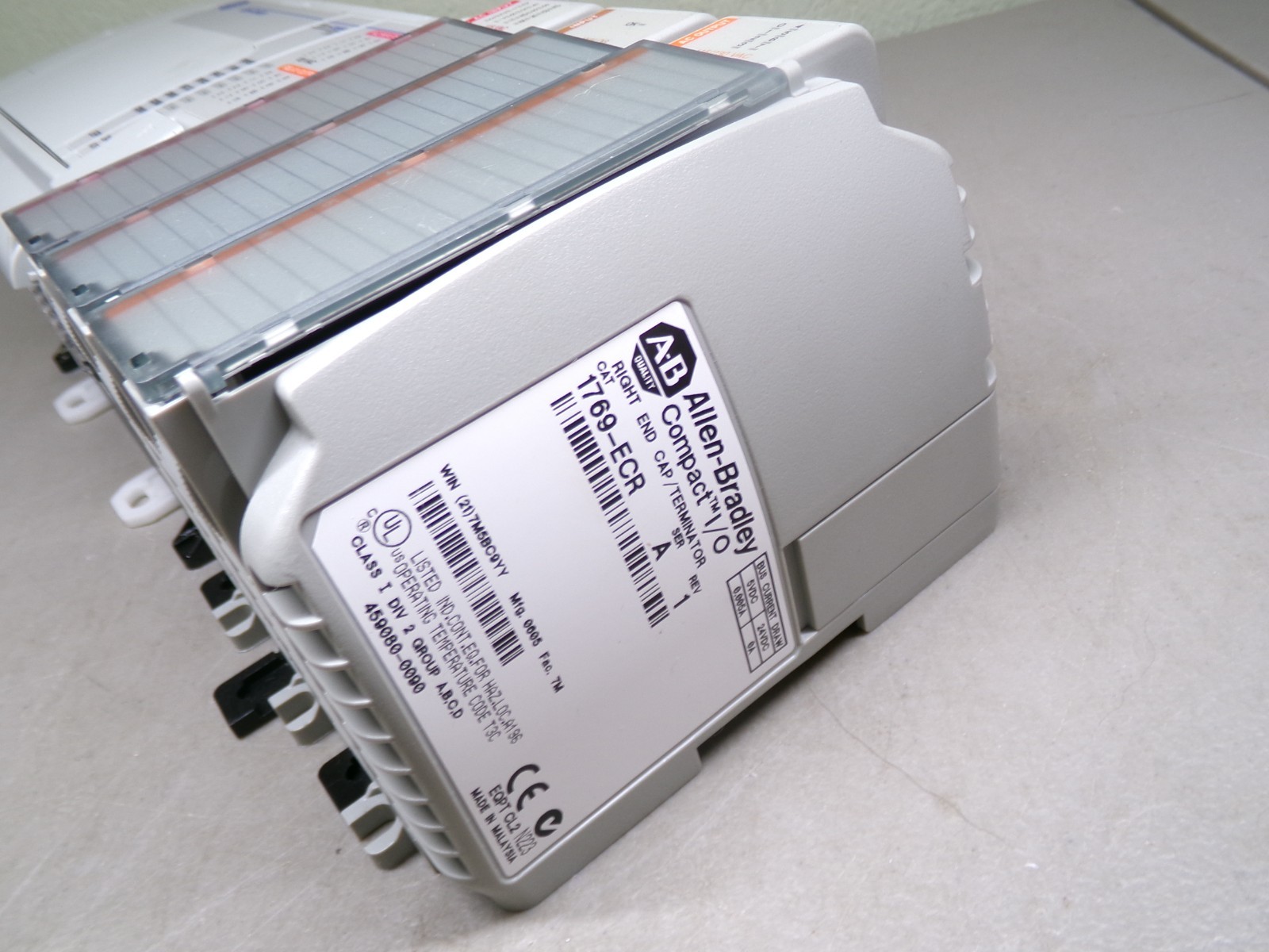 ALLEN-BRADLEY MICROLOGIC 1500 1764-24AWA W/1769-IA16, 1769-IF4,1769-OA8,1769-ECR