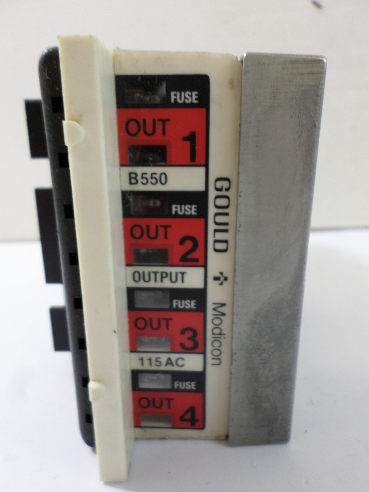 Used Gould Modicon B550 Output Module