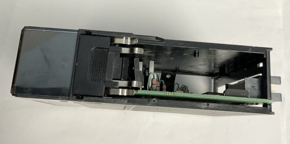 ALLEN BRADLEY 1756-0A16/A AC OUTPUT 120/240VAC 50/60HZ 0.5A 1756-0A16 SER.A