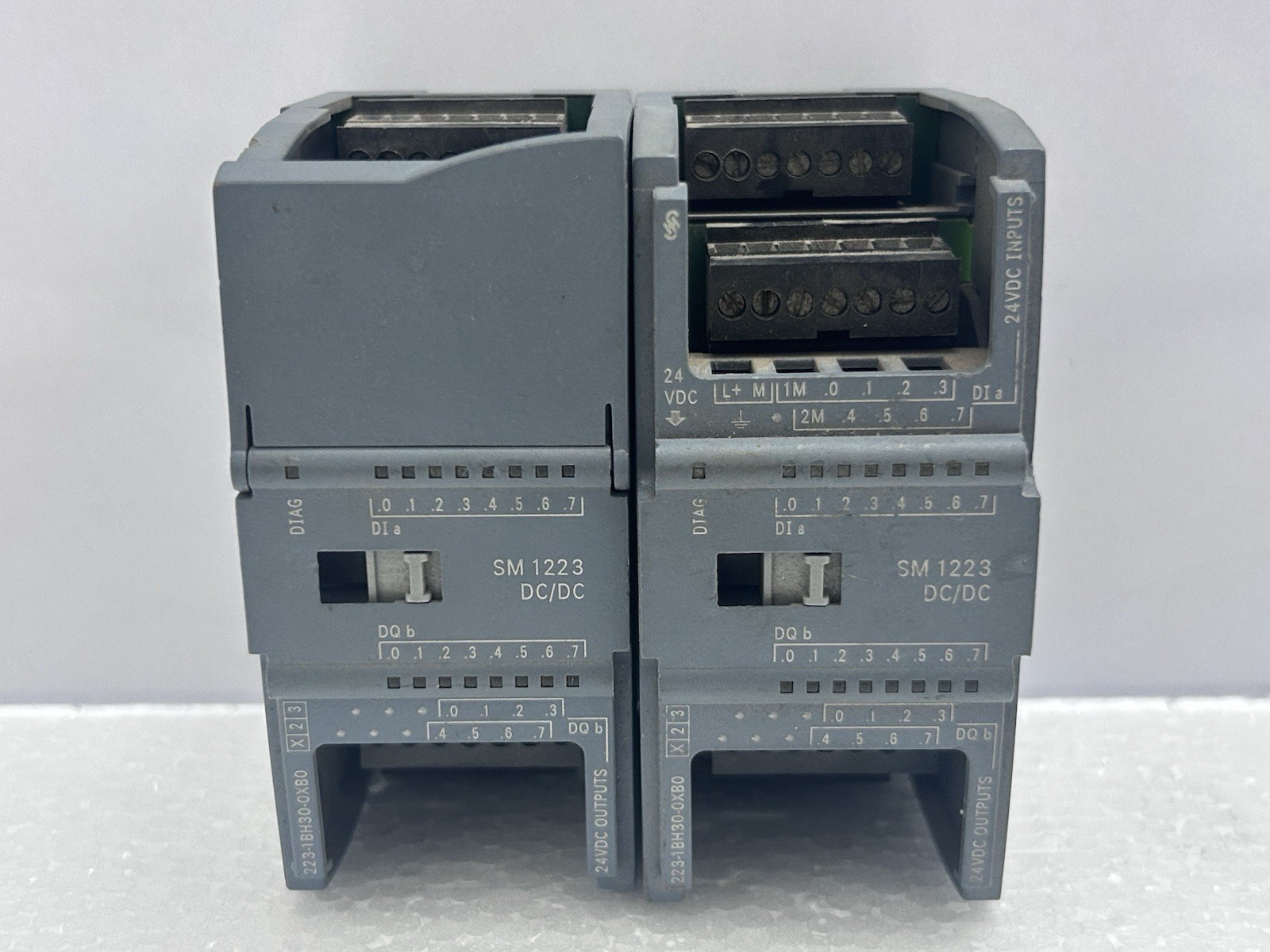SIEMENS SM1223 S7-1200 6ES7 223-1BH30-0XB0 DIGITAL INPUT/OUTPUT LOT OF 2PCS