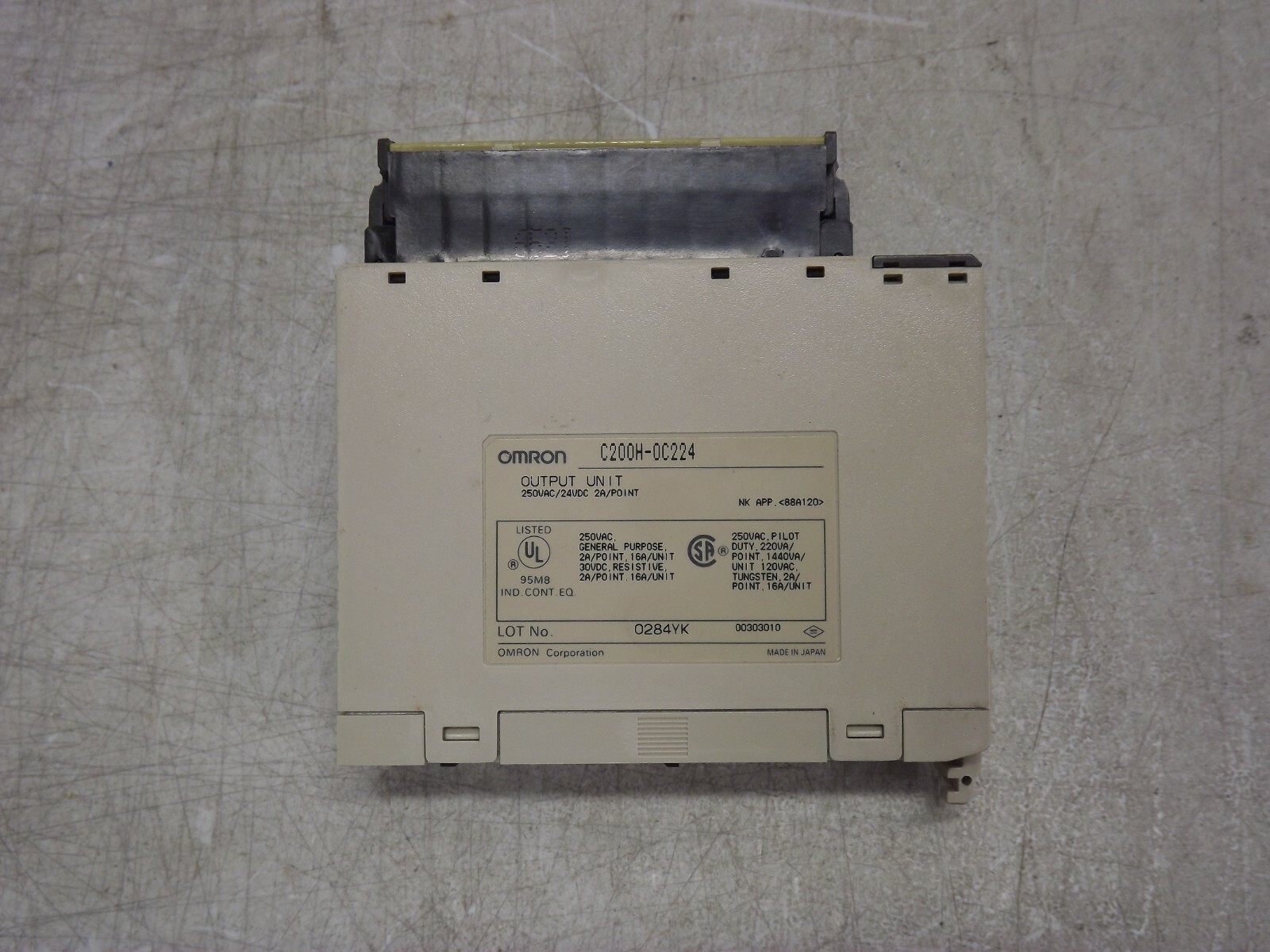 OMRON SYSMAC C200H-OC224 Output Module 8 Point Relay 16 amp New no box