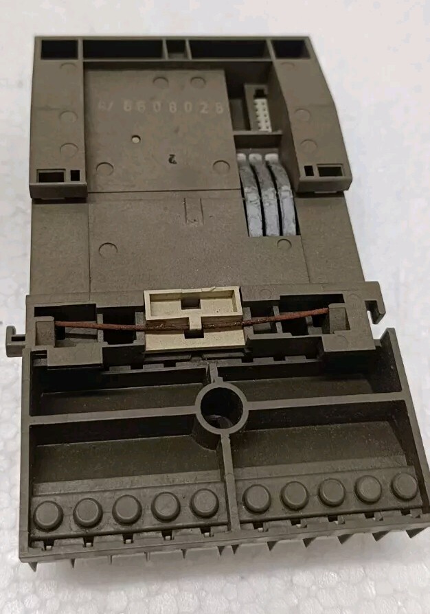 NEW SIEMENS 6ES5700-8MA11 BUS MODULE 6ES57008MA11 FREE DELIVERY