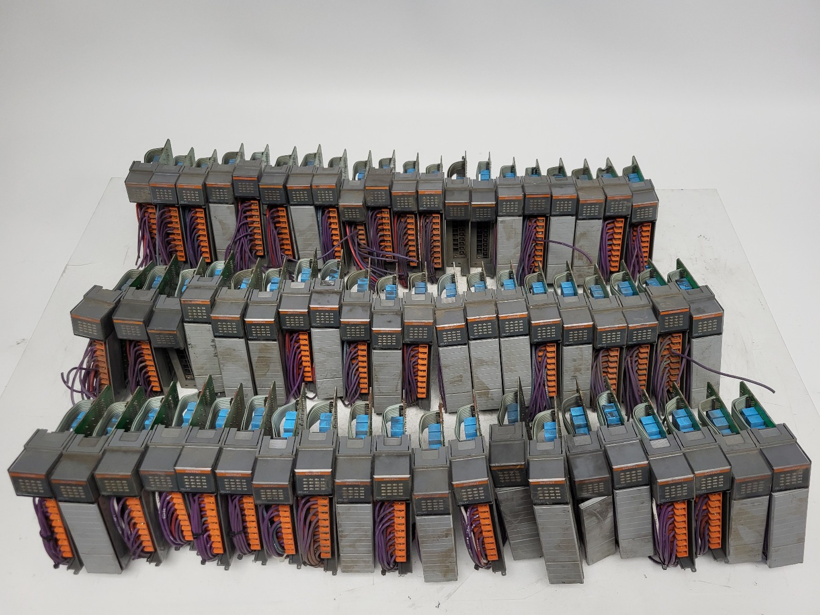 Lot of 60 Allen Bradley SLC 500 Output Modules – 16-CH. AC/DC Relay (1746-OW16)