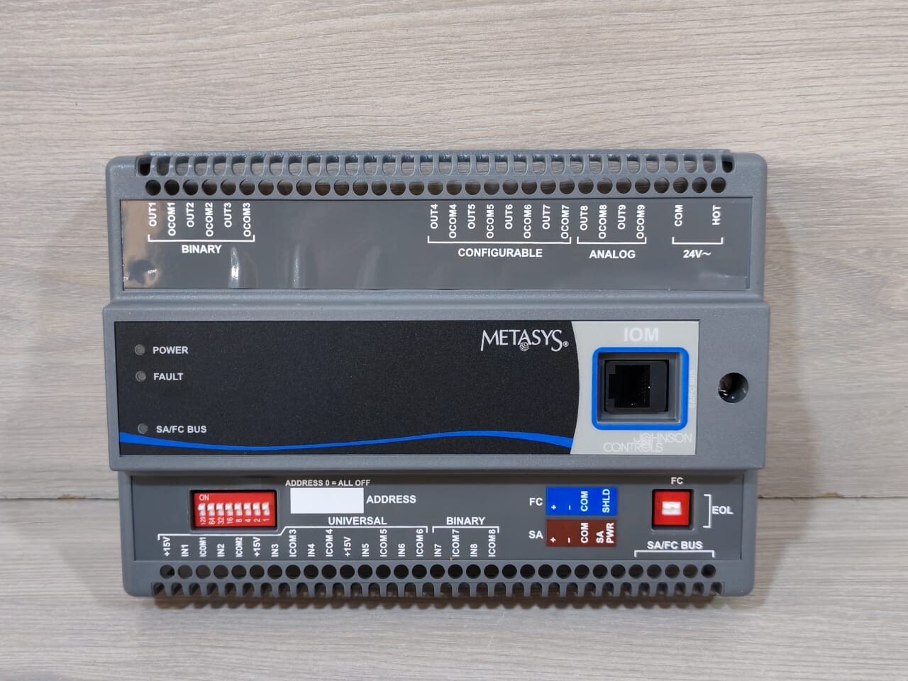 JOHNSON CONTROLS MS-IOU4710-0 INPUT OUTPUT MODULE WITH FHILTY BOX