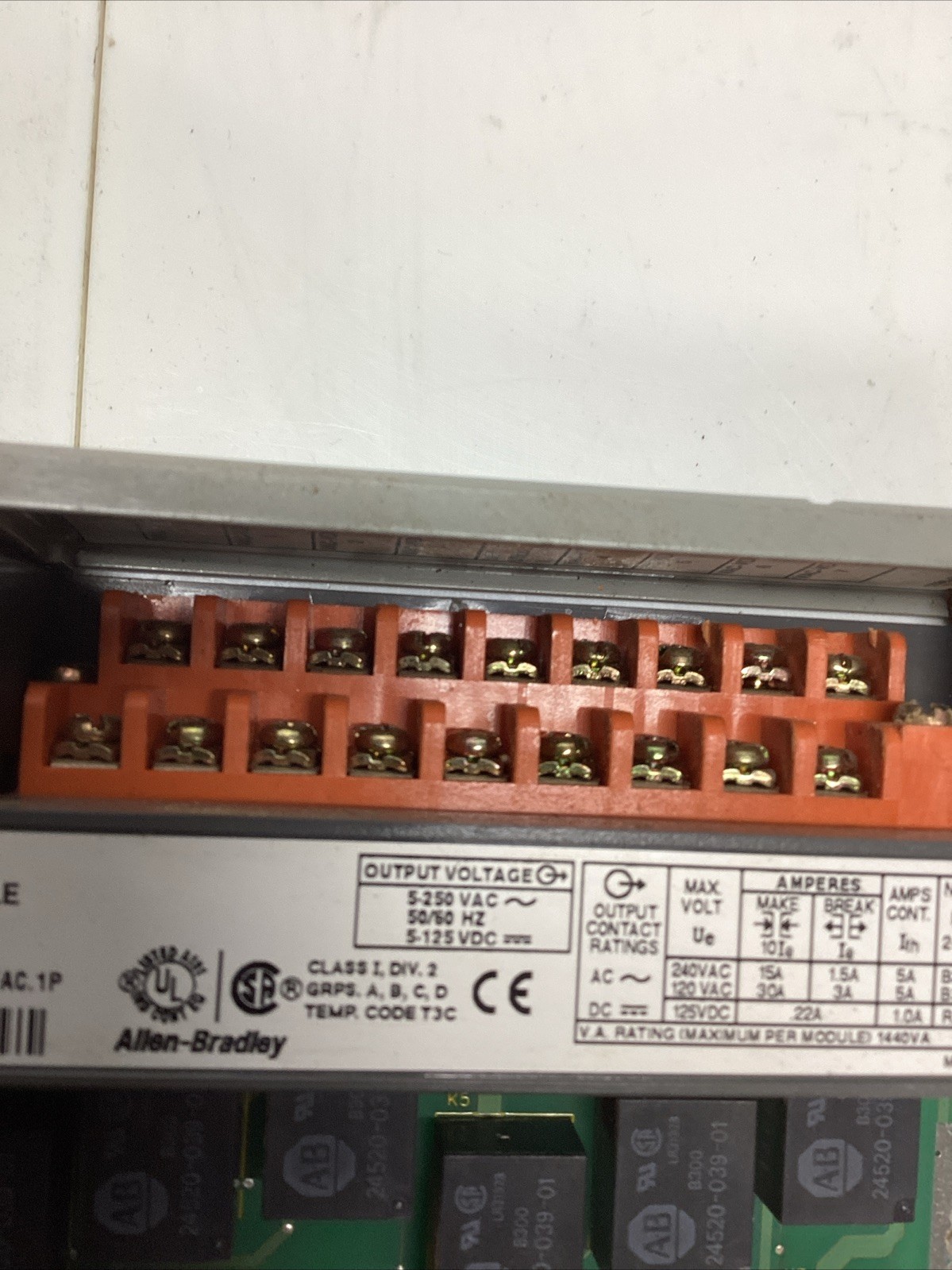 Allen-Bradley 1746-OX8 Ser A SLC 500 Relay Output Module U-542