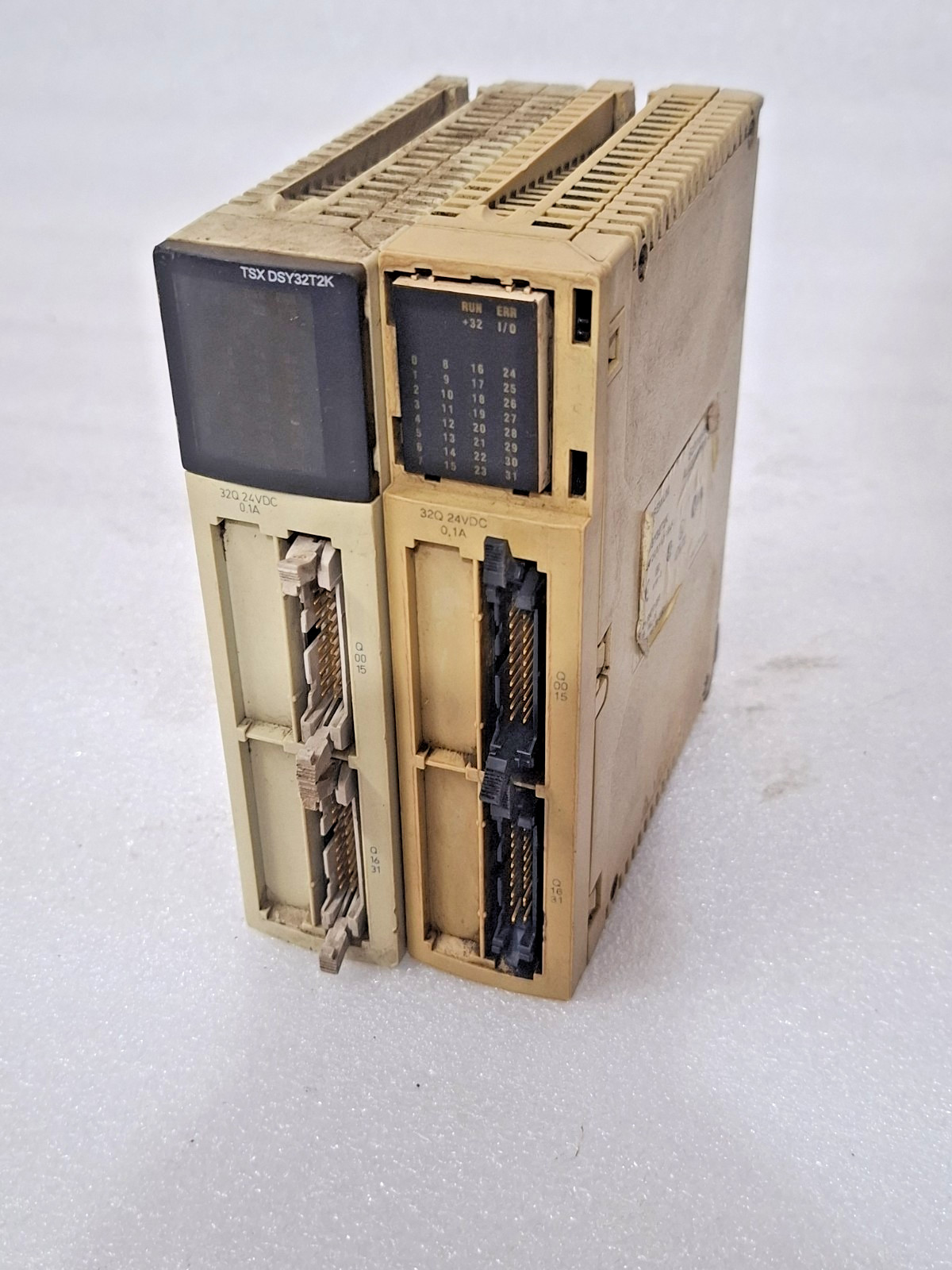 LOT OF 2 PCS SCHNEIDER ELECTRIC TSXDSY32T2K OUTPUT MODULE