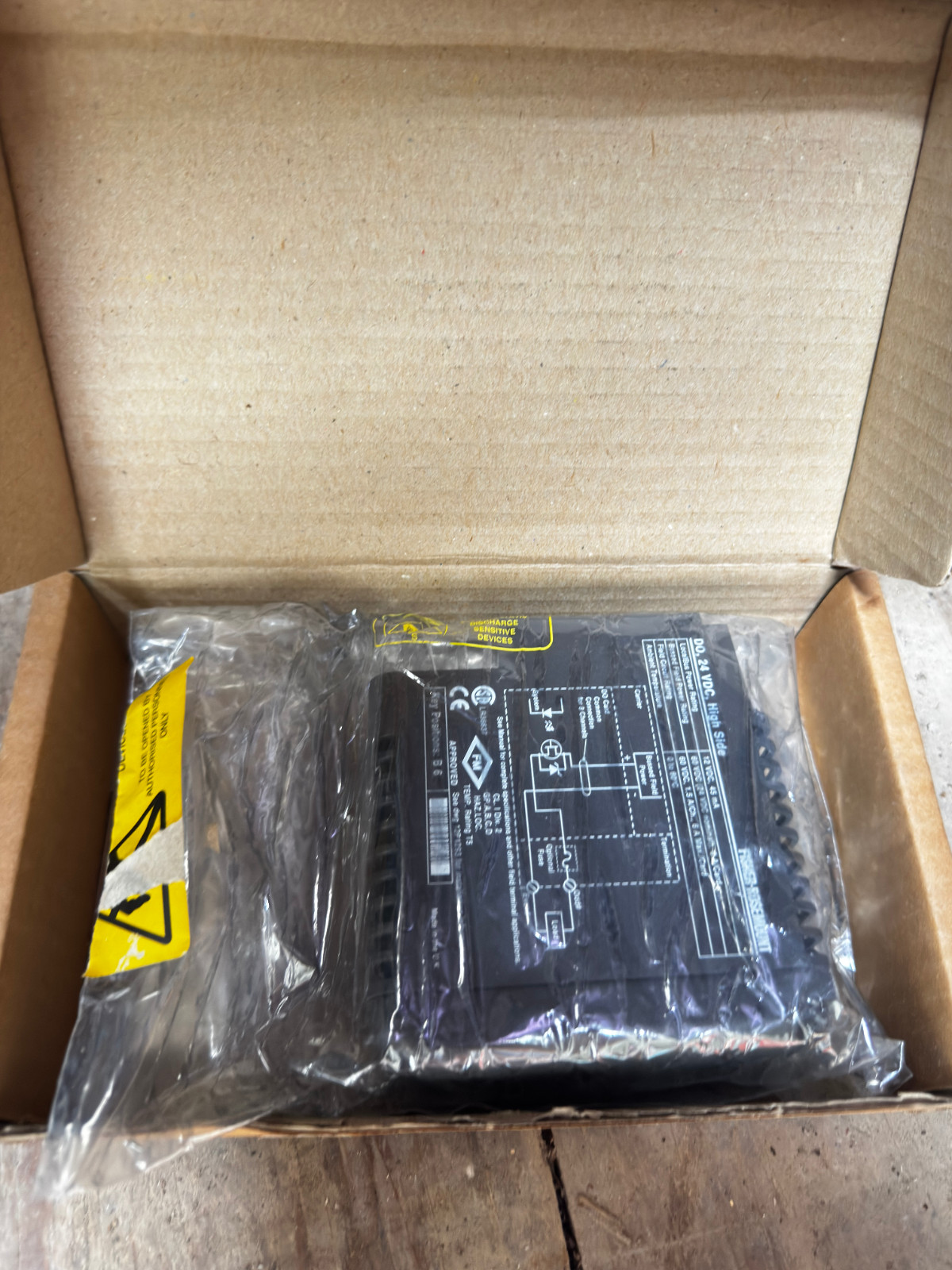 NEW EMERSON Fisher-Rosemount DELTAV KJ3001X1-BJ1 8CH 24VDC DO 12P0555X132