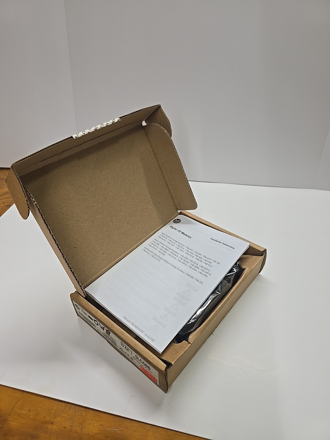 Allen Bradley 1746-OW8 SER A SLC 500 Digital Contact Output Module (LA55C) USED