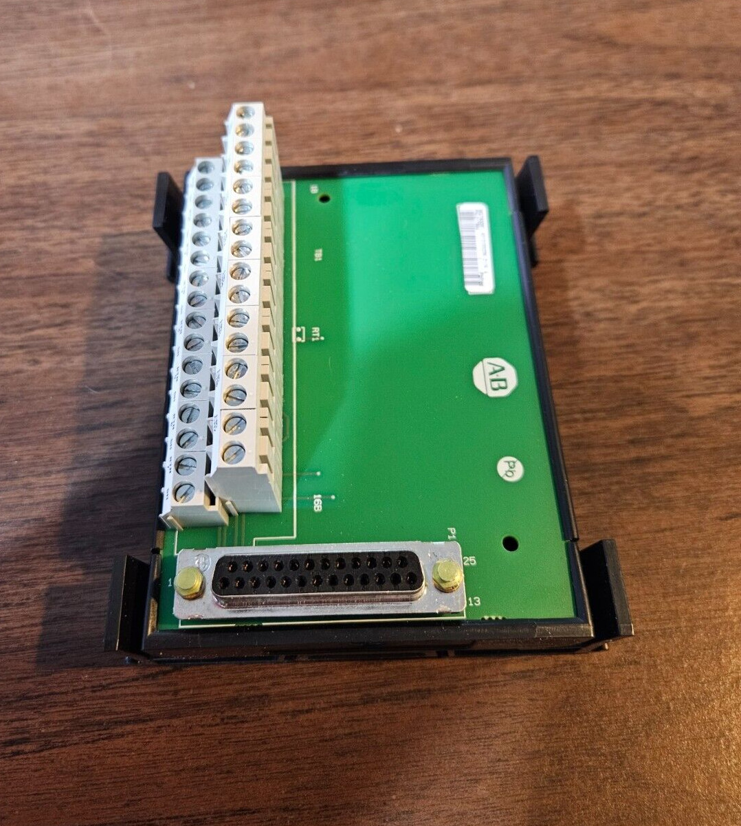 ALLEN BRADLEY 1492-AIFM8-3 Ser C Feed Through 8 Channel Analog Interface Module