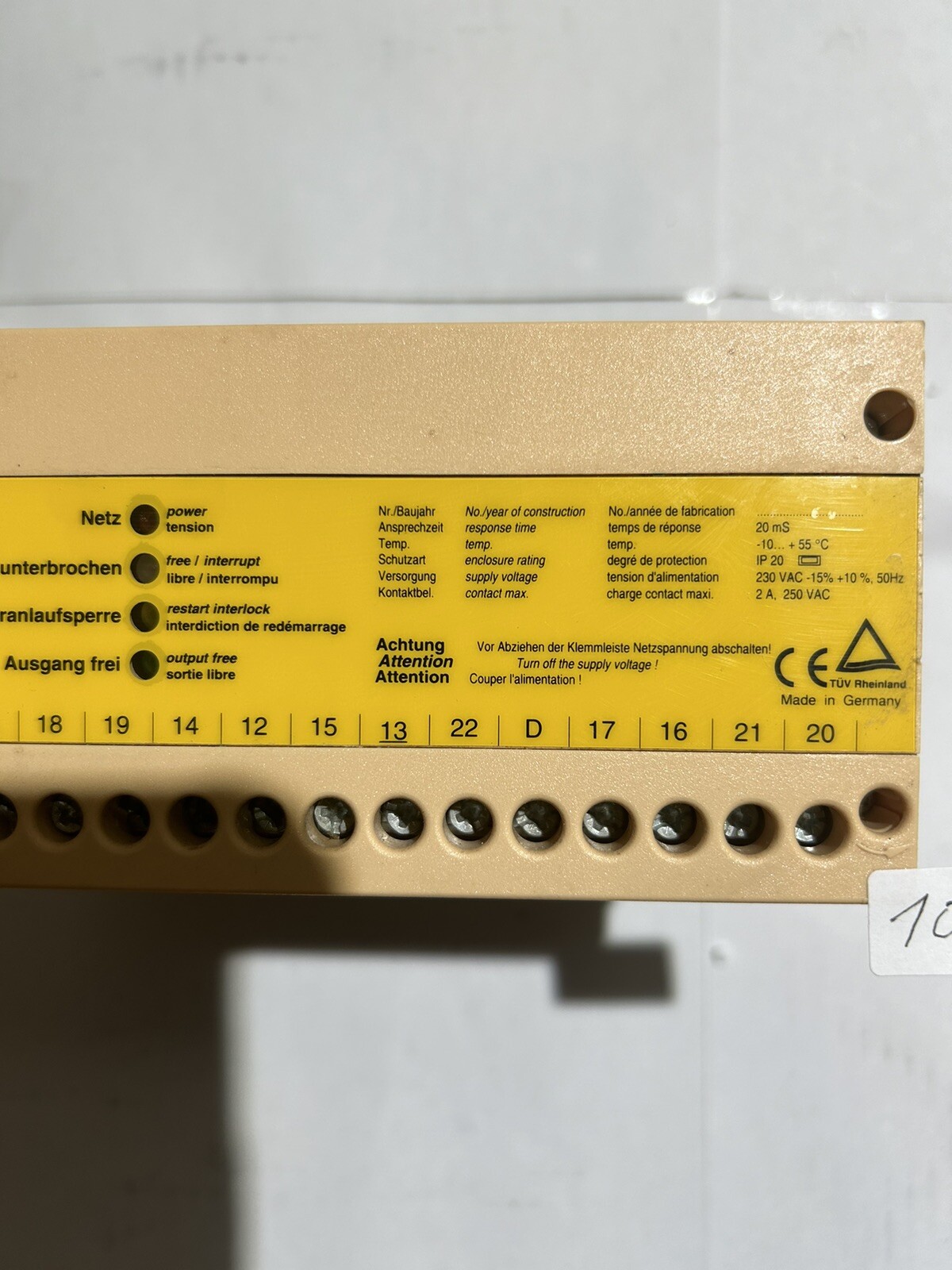 FIESSLER ELEKTRONIK type: LSUW N1 K 230V switching unit ESPE type 4 unused