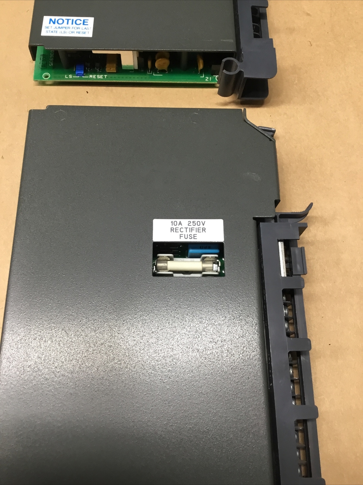 Lot Of 2 Allen-Bradley 1771-0AD/B Output Module 12 To 120V #722K130