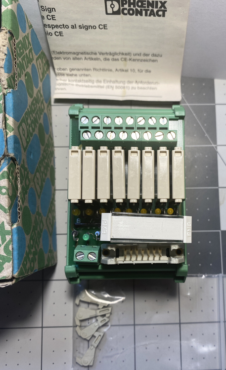 PHOENIX CONTACT UMK-8 RM/MR-G24/ 1/PLC 2979469 VARIOFACE output module (NEW)