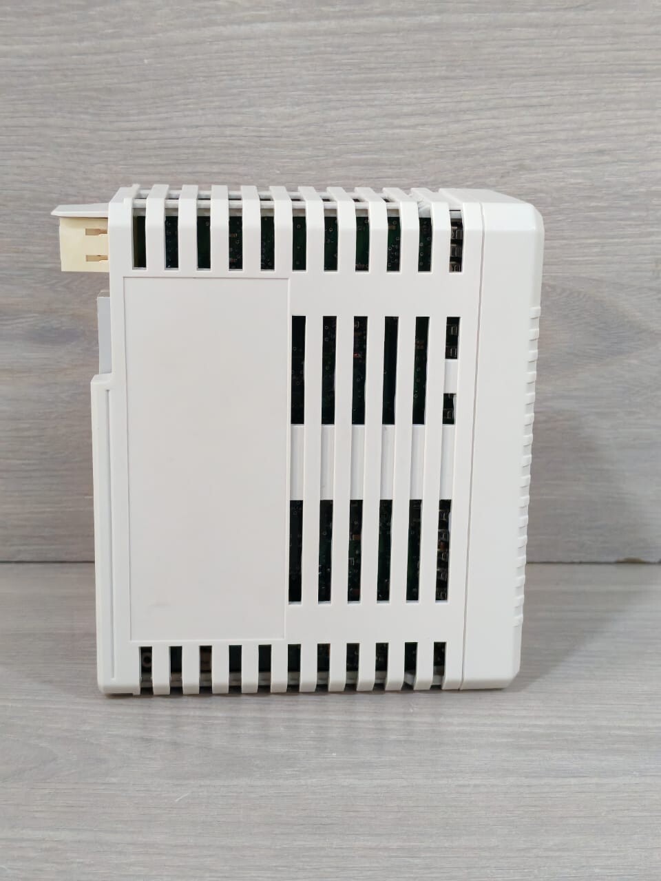 ABB AO810V2 3BSE038415R1 OUTPUT MODULE 8CH 0-20mA WITH FILTHY BOX