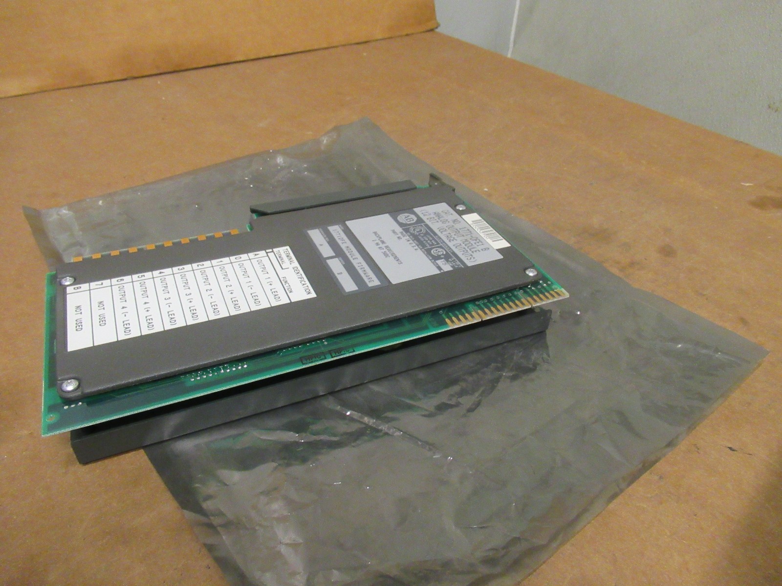 ALLEN BRADLEY ANALOG OUTPUT MODULE 1771-0FE1 17710FE1 SERIES B NEW