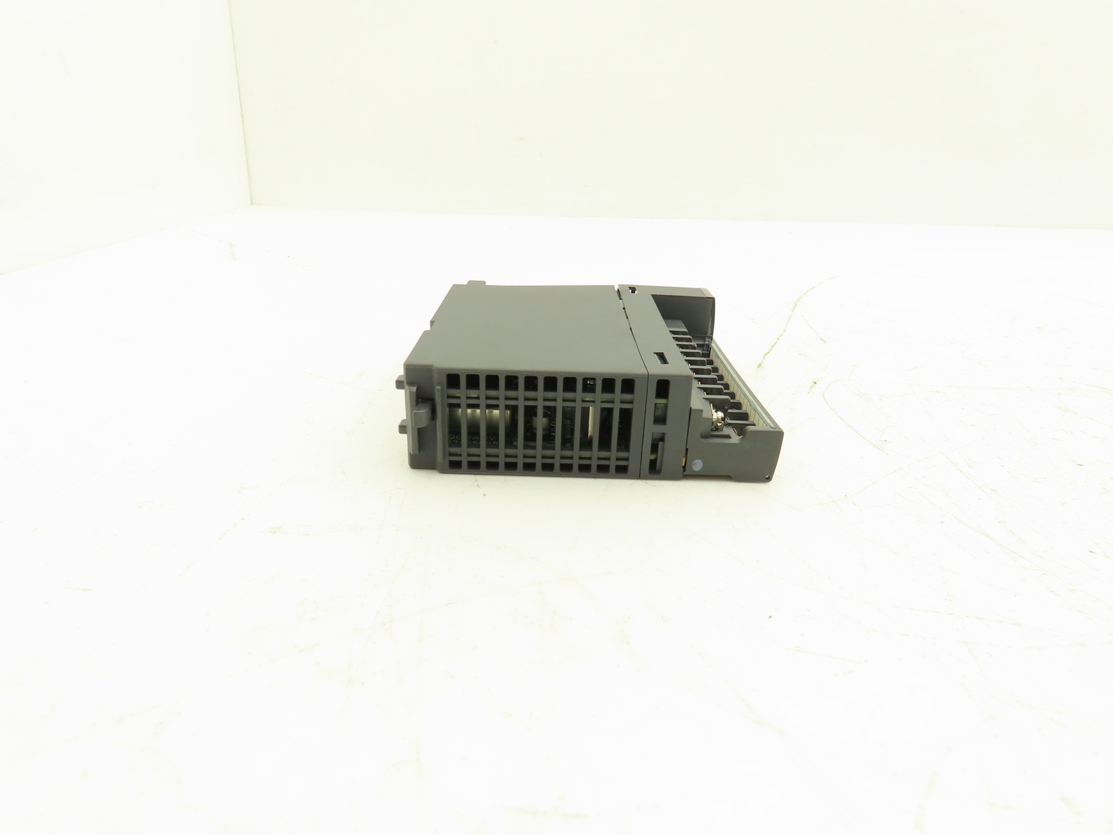 Mitsubishi Q68ADV Melsec-Q A/D Converter Unit -10~10V 15VDC 30mA 5VDC 0.64A