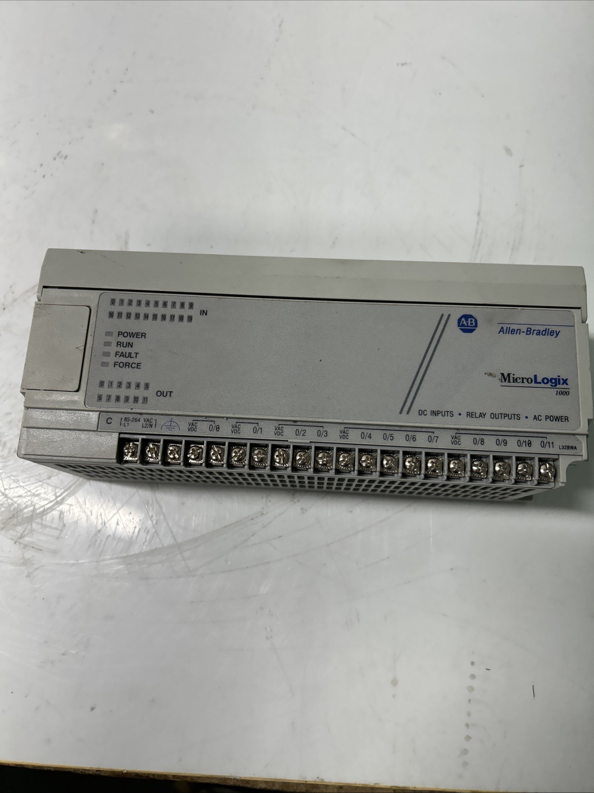ALLEN-BRADLEY 1761-L32BWA MICROLOGIX 1000 PLC MODULE SER. E FRN-1.0 U-720