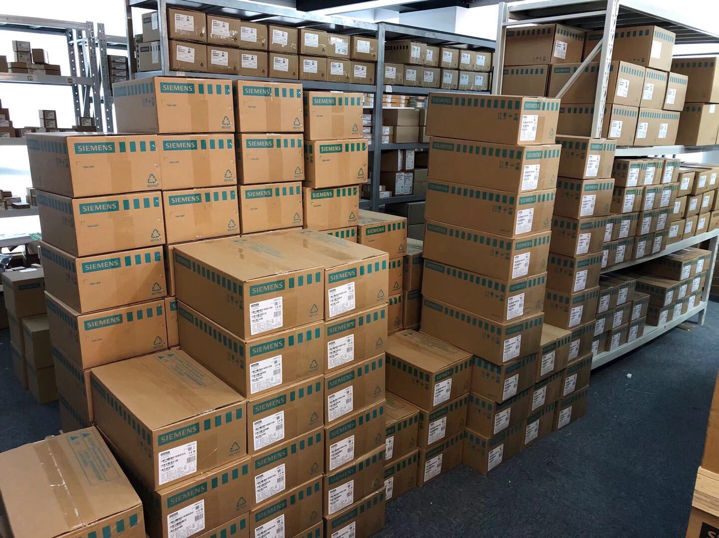 6ES7221-3BD30-0XB0 6ES7 221-3BD30-0XB0 New Siemens S7-1200 Digital Input SB 1221