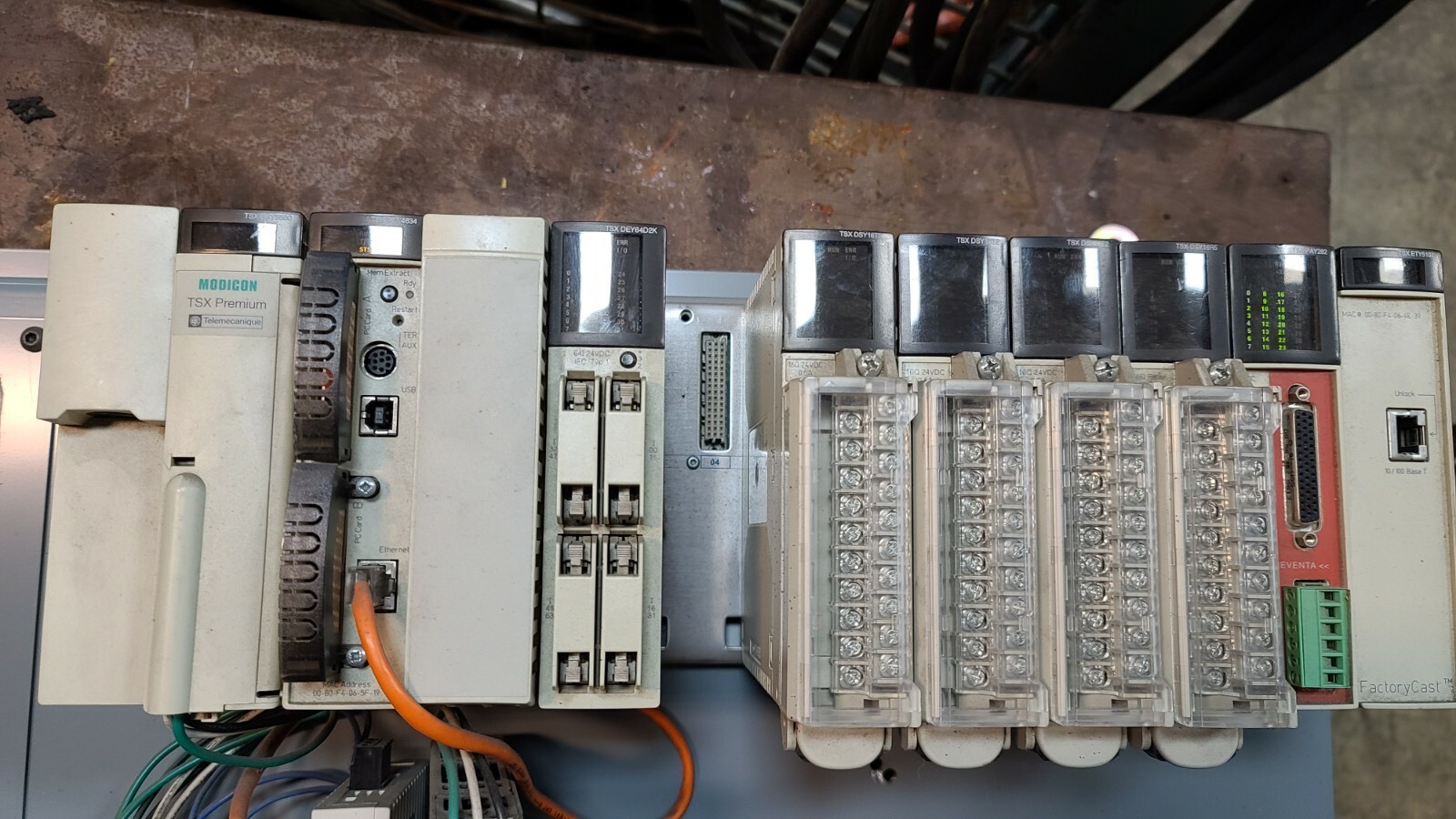 Schneider Modicon TSXDEYD2K Digital Input 64DI 64 x digital 24Vdc {OFF}