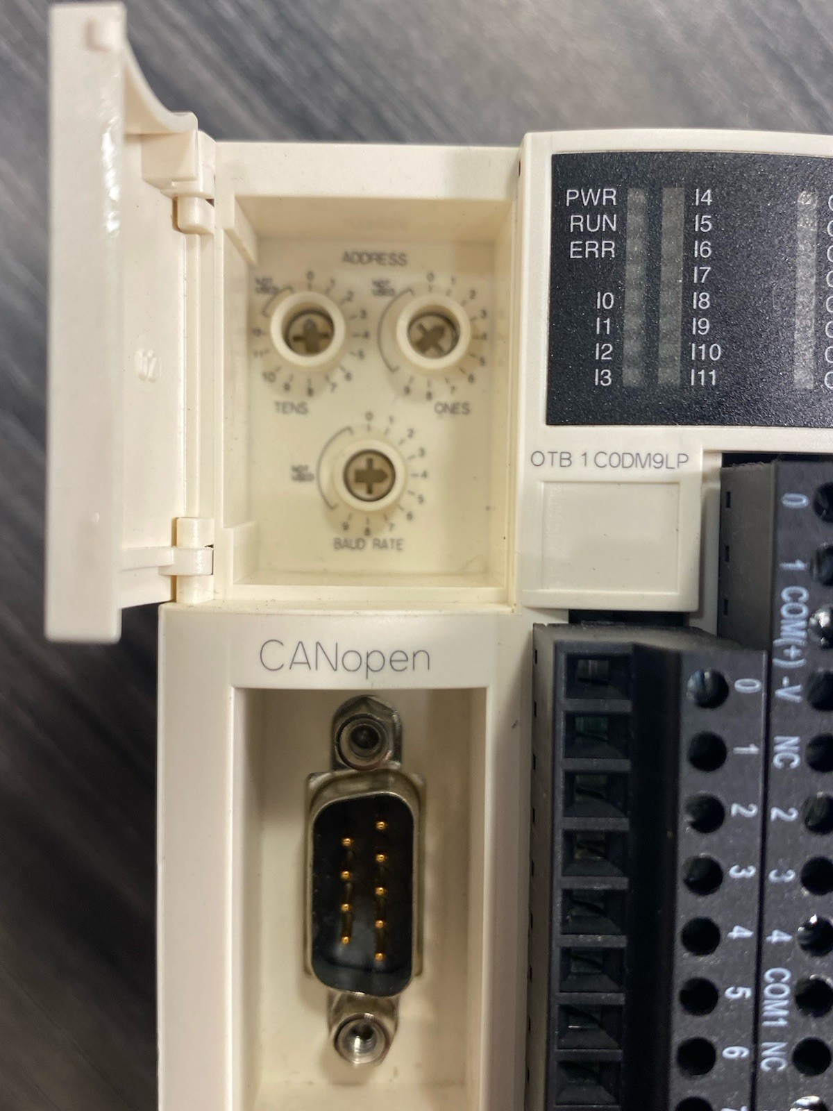 Schneider OTB1C0DM9LP Modicon I/O Distributed Module 24VDC CANopen Bus 1000m