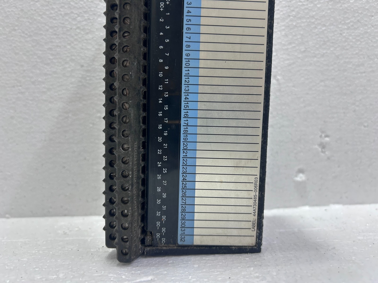 GE Fanuc IC660BBD024 Genius 12/24VDC Source Input / Output Module