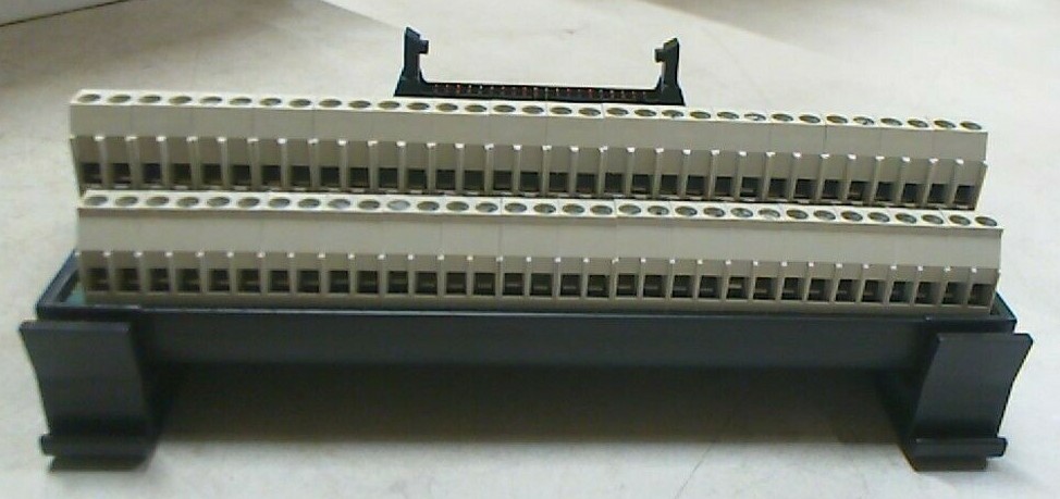 AB ROCKWELL 1492-IFM40DS24-4 WIRING SYSTEMS MODULES 40 PINS 24VAC/DC *FREESHIP*