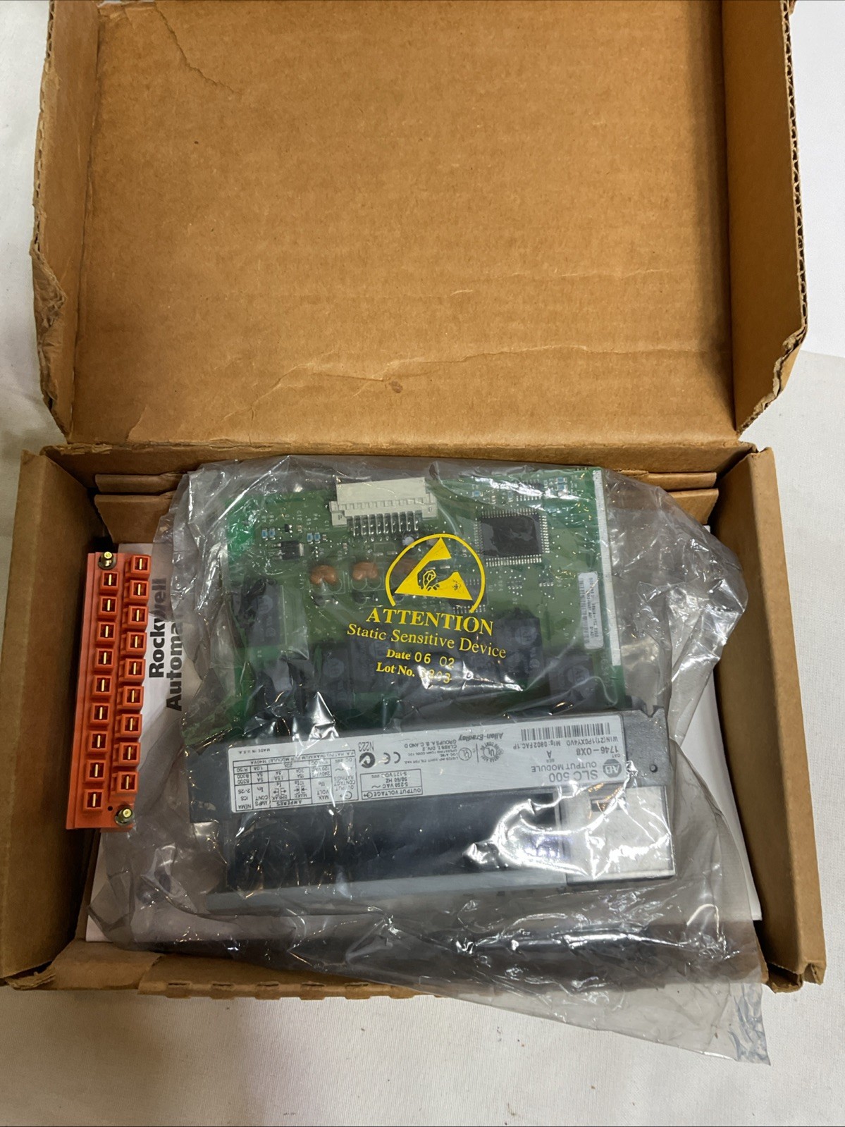 Allen Bradley 1746-OX8 Ser A SLC 500 Output Module Unit Card Board 1746-0X8 AB