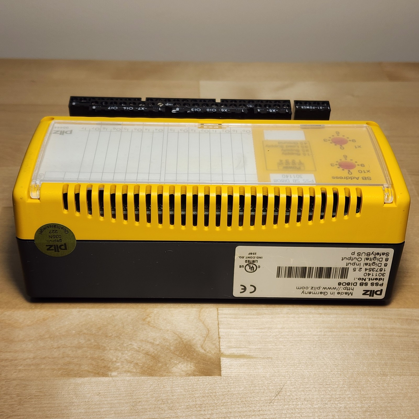 Pilz 301140 PSS SB DI8O8 SafetyBUS p Digital I/O Module 8 Input 8 Output 24VDC