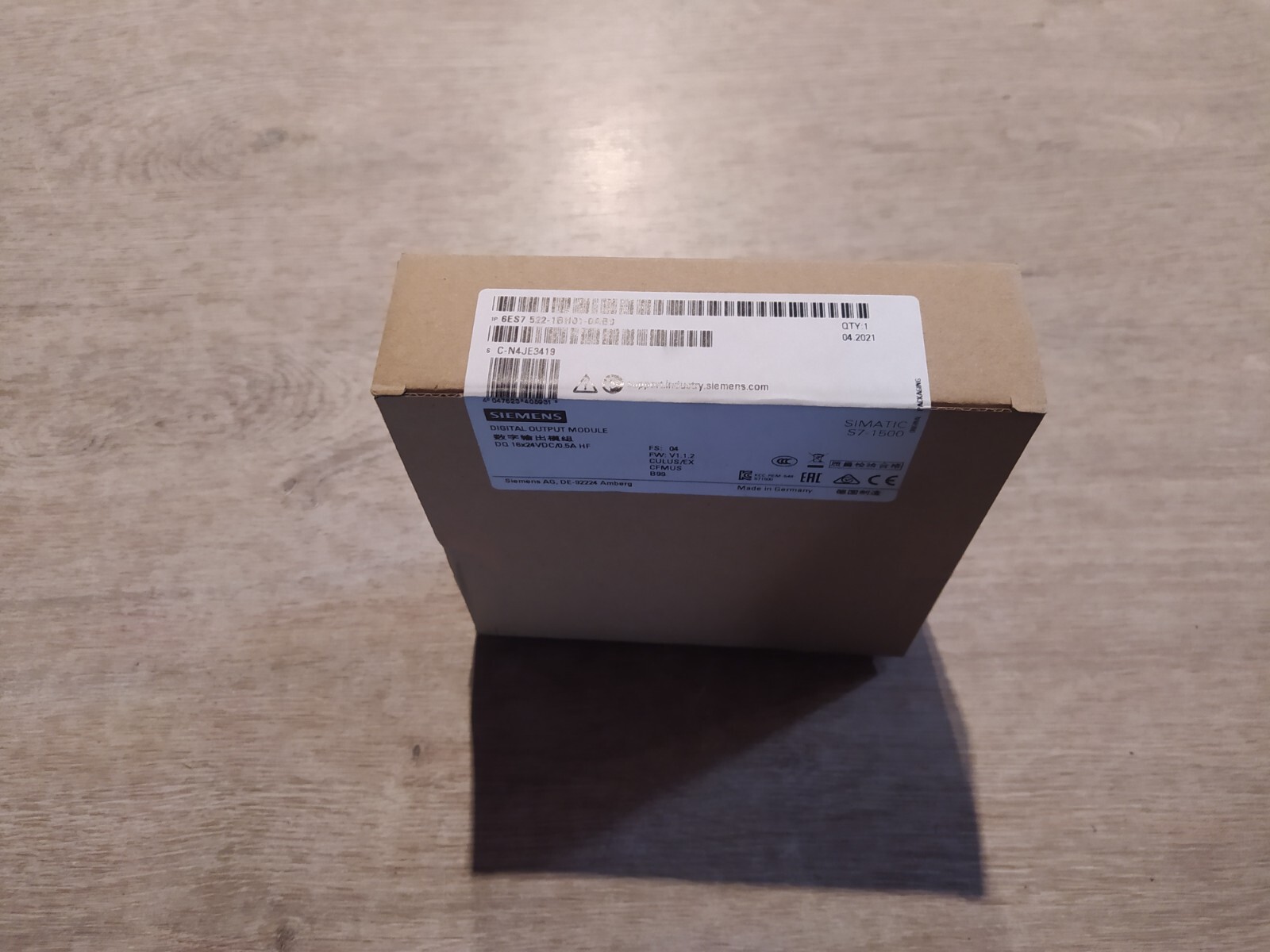 SIEMENS DIGITAL OUTPUT MODULE 6ES7 522-1BH01-0AB0 [NEW]