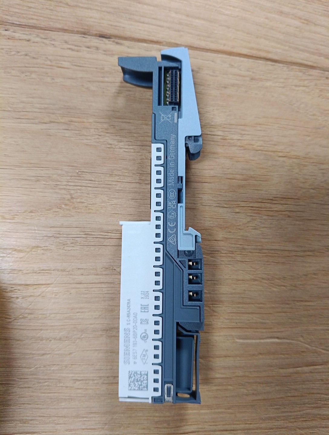 Siemens Base Unit – Base Unit, SIMATIC ET200SP CODE: 6ES7193-6BP20-0DA0