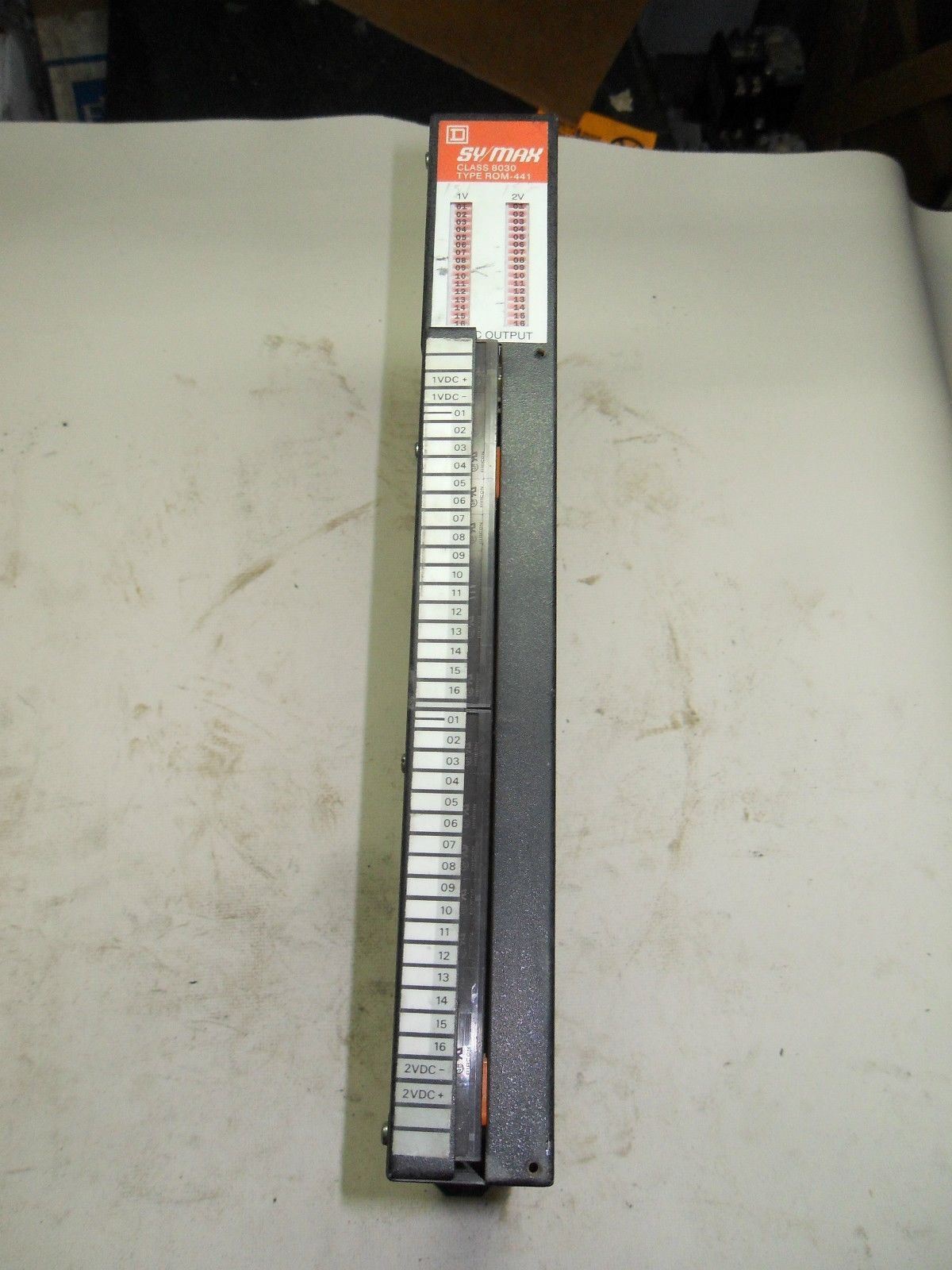 1 Square D SY/MAX ROM-441 SERIES F2 OUTPUT MODULE