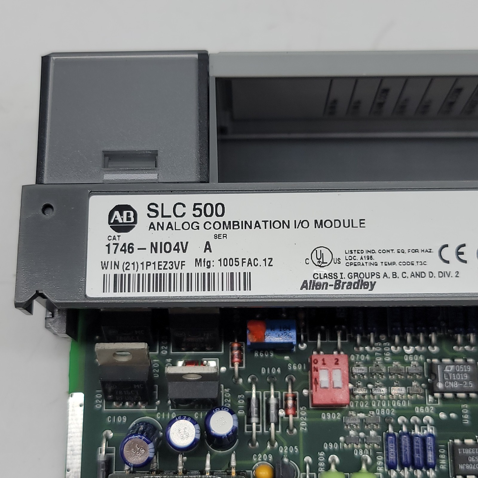 Allen-Bradley 1746-NIO4V Analog Combination I/O Module