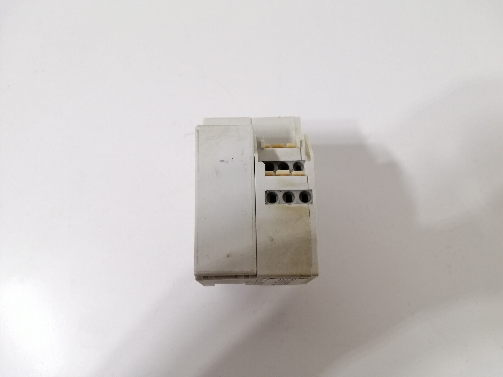 Jung 2114 Reg Binary Input