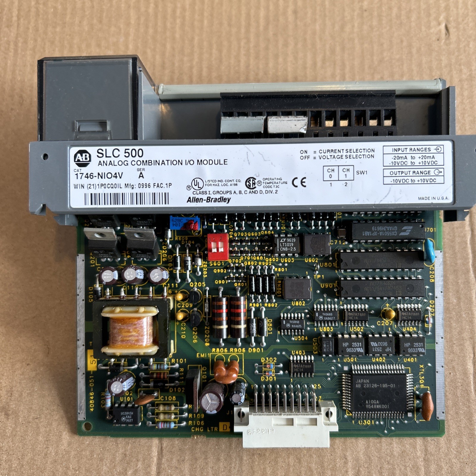 PLC module Analog I/O Module Allen-Bradley SLC500 1746-NIO4V Ser A