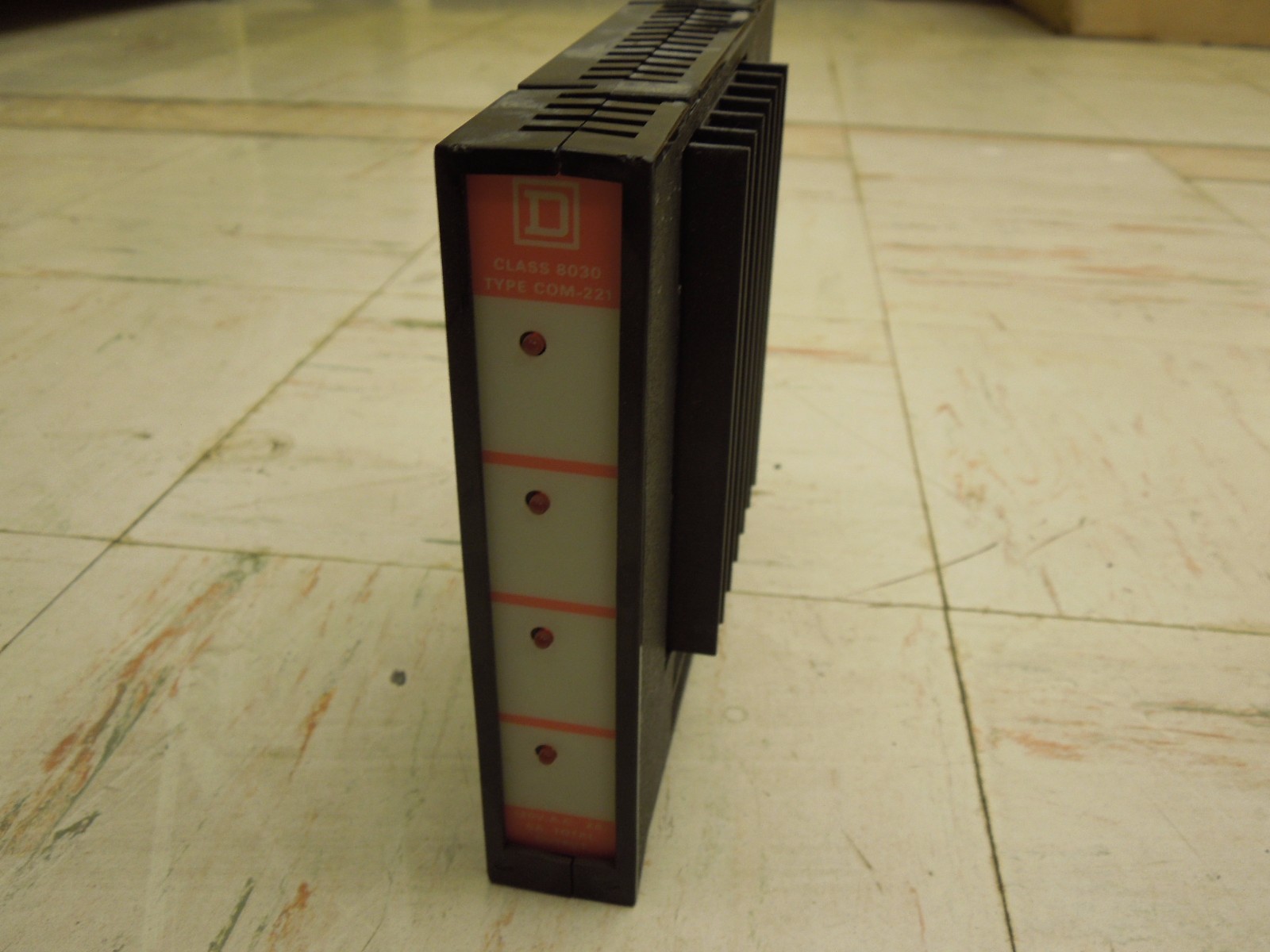 Square D Sy/Max 8030 COM-221 120V AC/DC Input Module Used