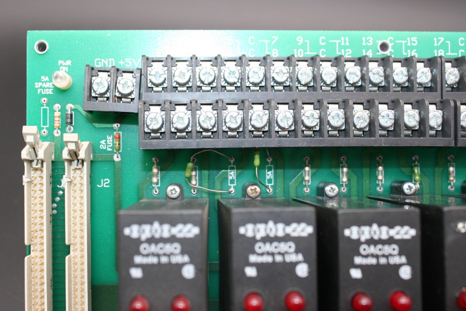 Eight (8) Opto 22 OAC5Q I/O Modules w/ PB32HQ Module Rack & B4 Brain Board