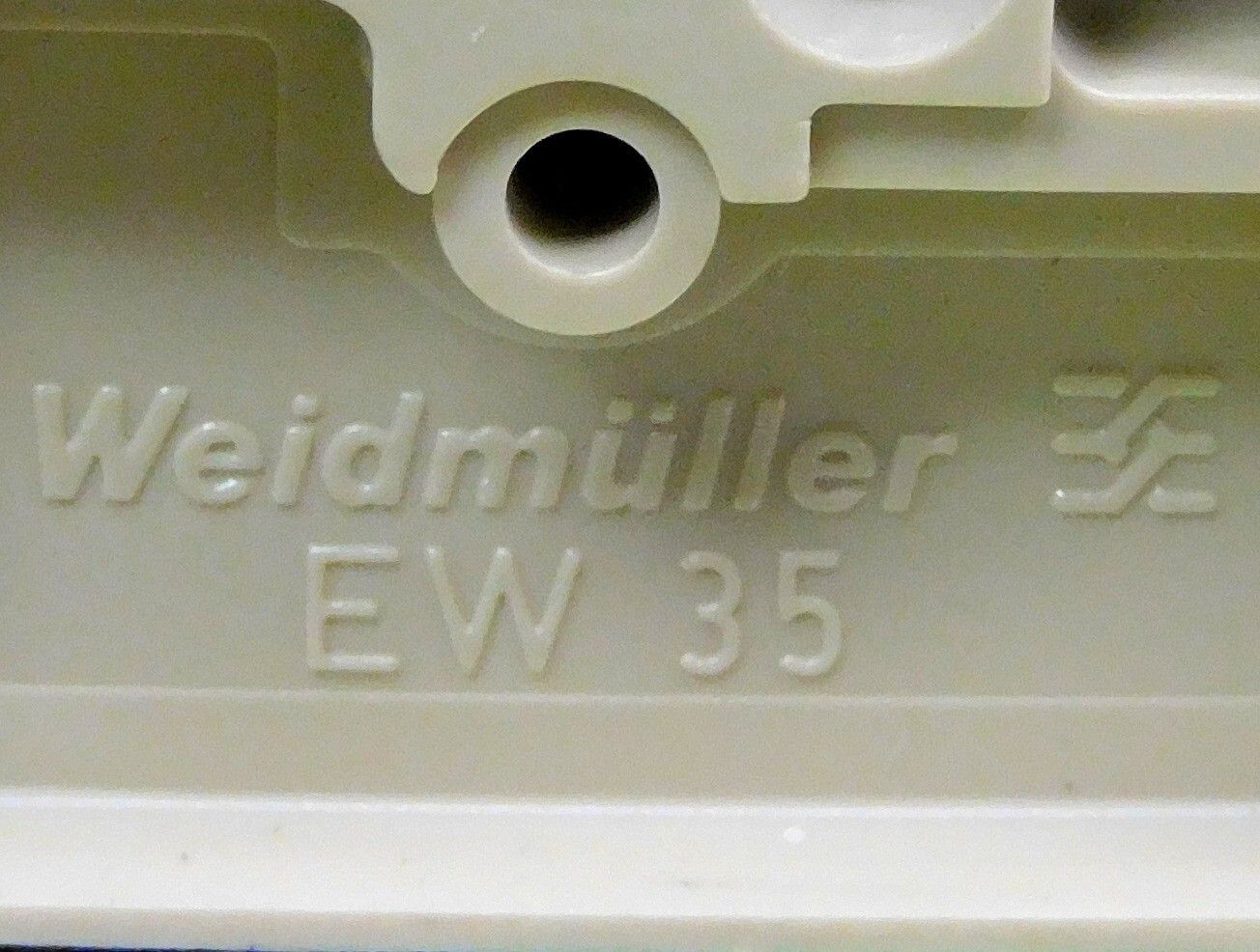 Weidmuller & Allen Bradley WSI6/2, EW35, LR82859 w/ SLO24TR, 1492-GH005 DIN Rail