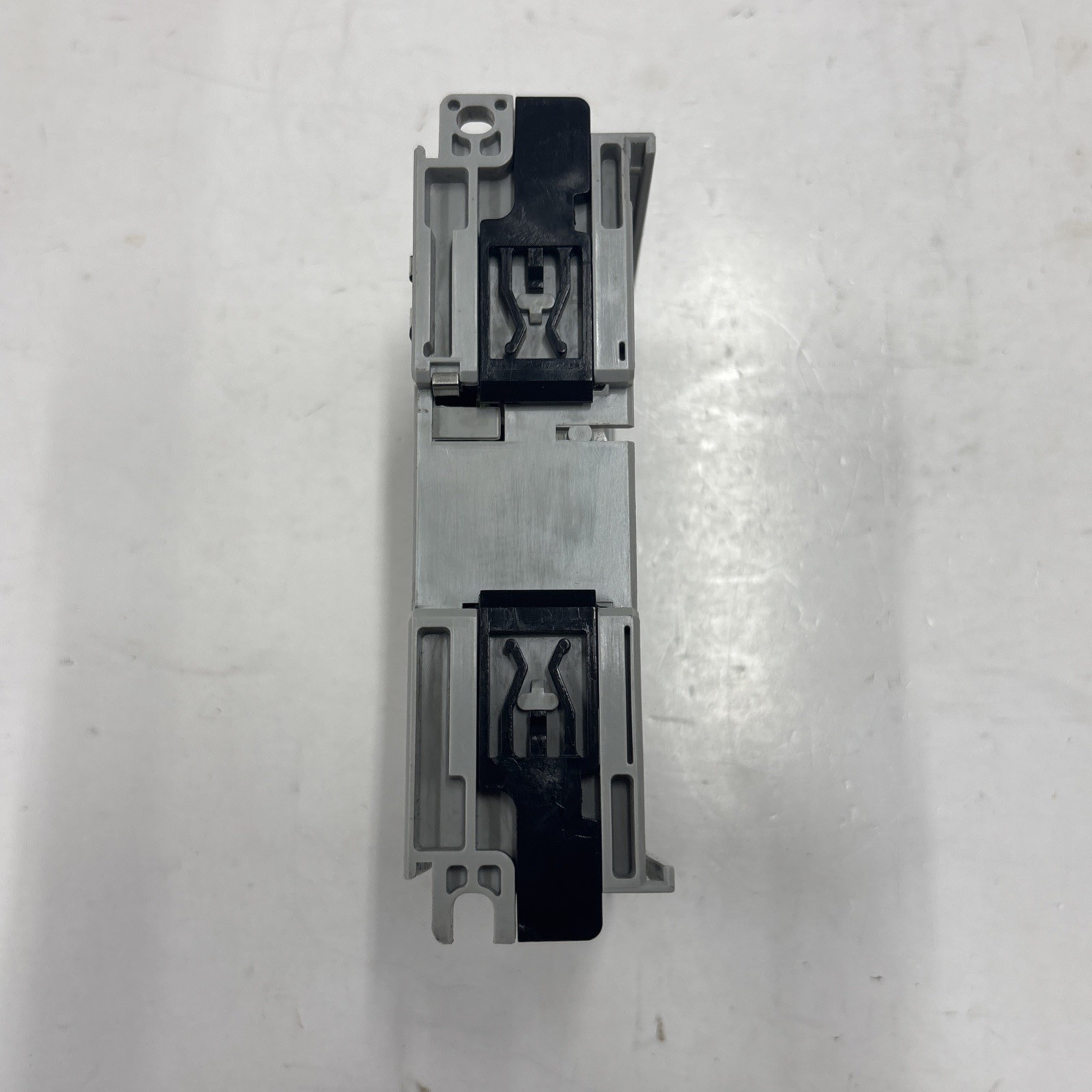 Allen-Bradley 1769-OB16 Ser. B 16 Pt. Sourcing Output Module F/W Rev. 3.1