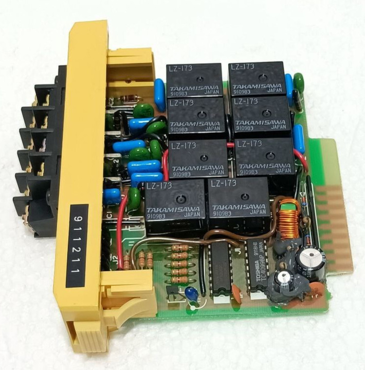 KOYO KOSTAC PROGRAMMABLE CONTROLLER E-01T-4157 RELAY OUTPUT NEW FAST SHIPPING