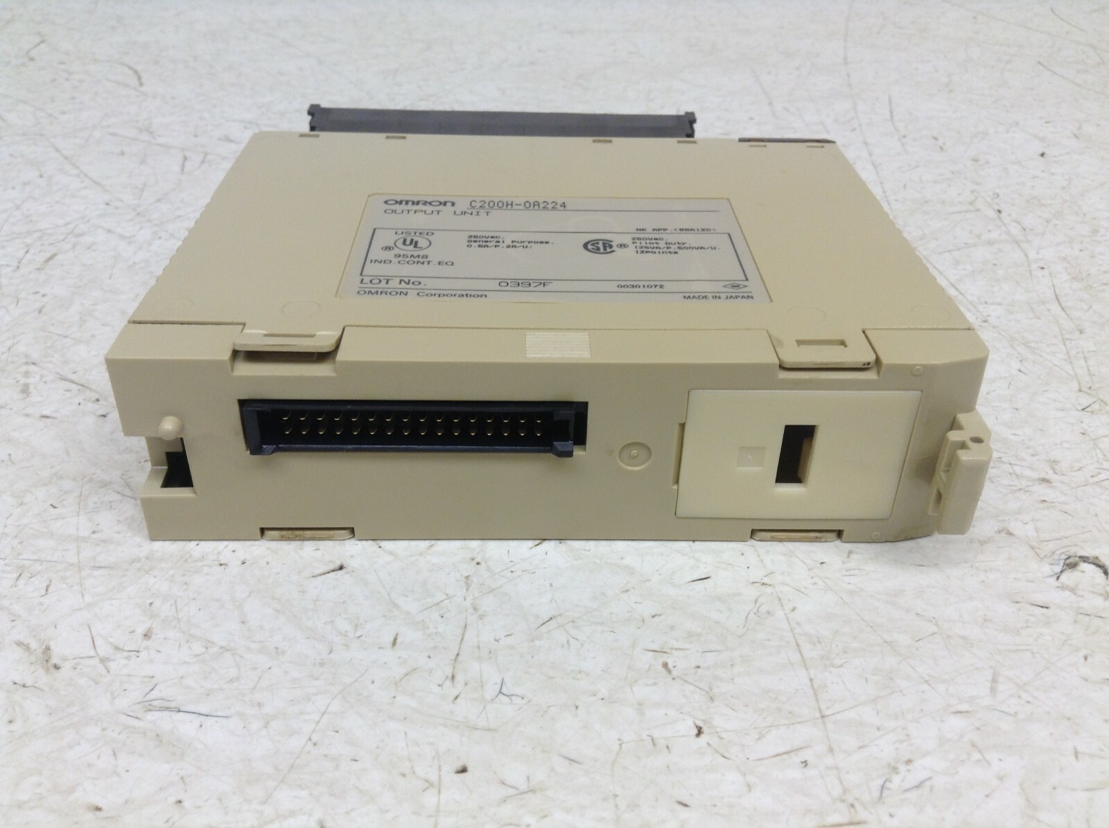 Omron C200H-OA224 Output Unit 12 Point C200HOA224