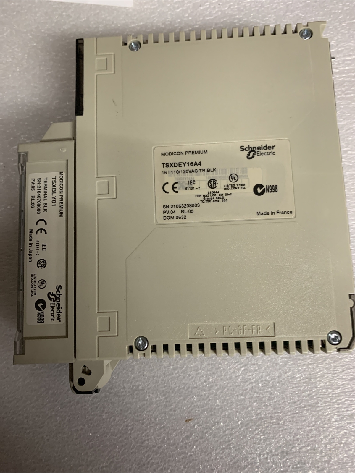 SCHNEIDER MODICON TSX-DEY-16A4 INPUT MODULE TSXDEY16A4 W/TSXBLY01