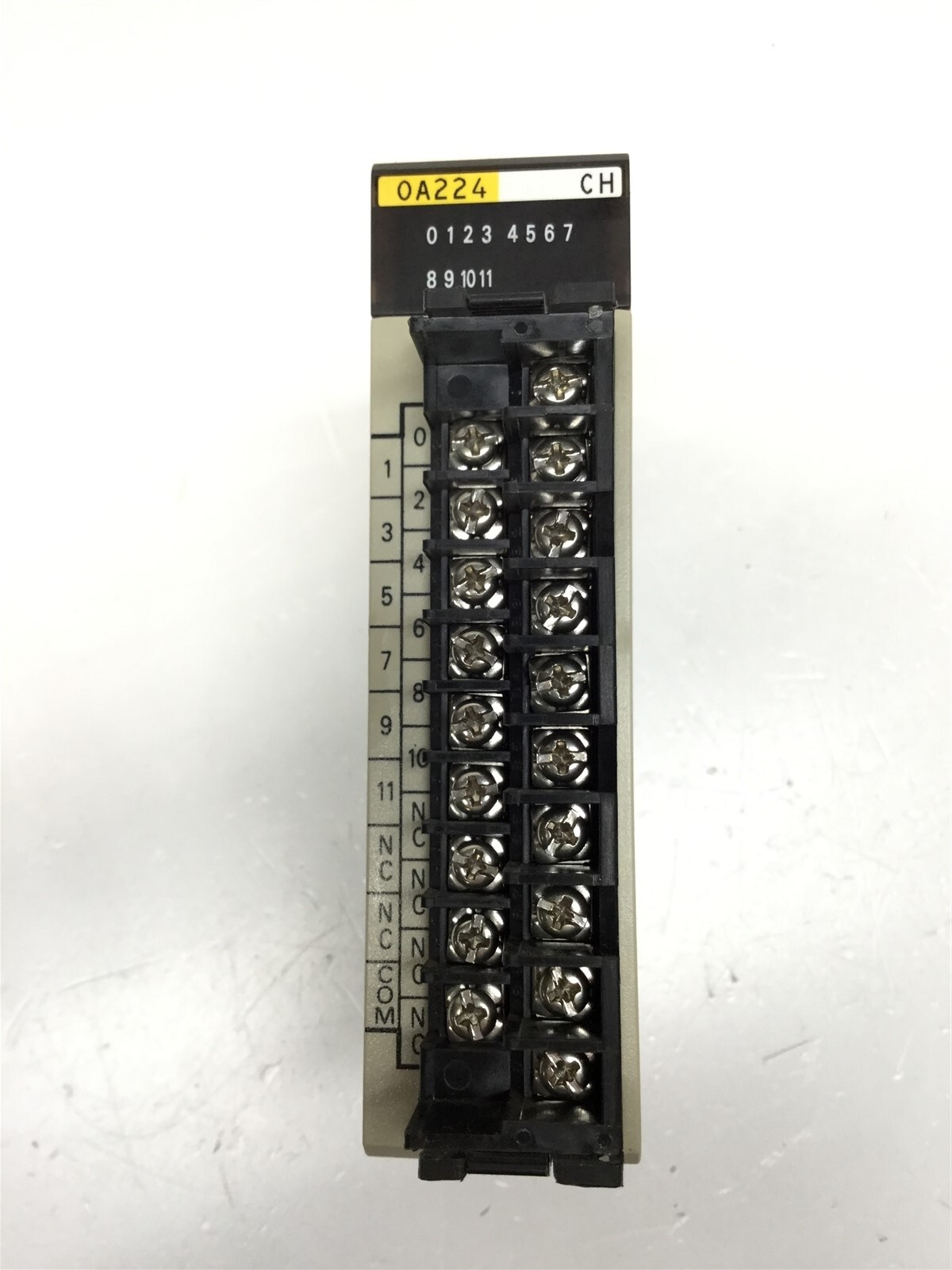 Omron C200H-OA224 SYSMAC PLC Triac Output Module 0.5A 250VAC, 12-Point