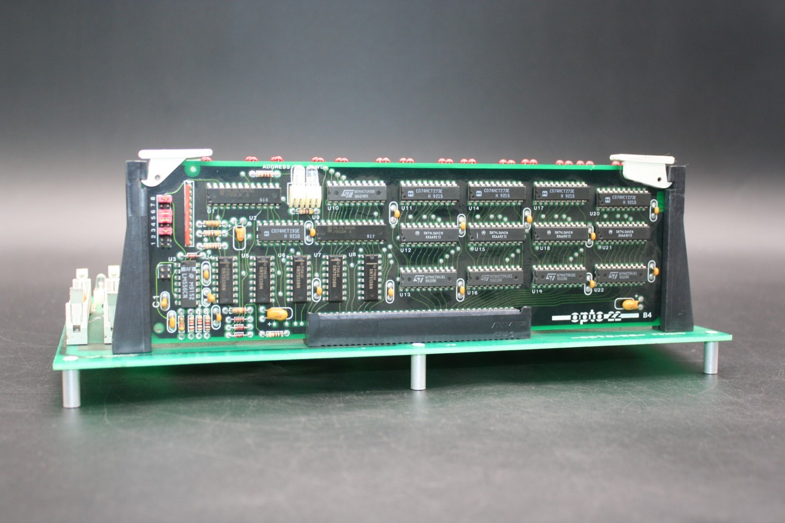 Eight (8) Opto 22 OAC5Q I/O Modules w/ PB32HQ Module Rack & B4 Brain Board
