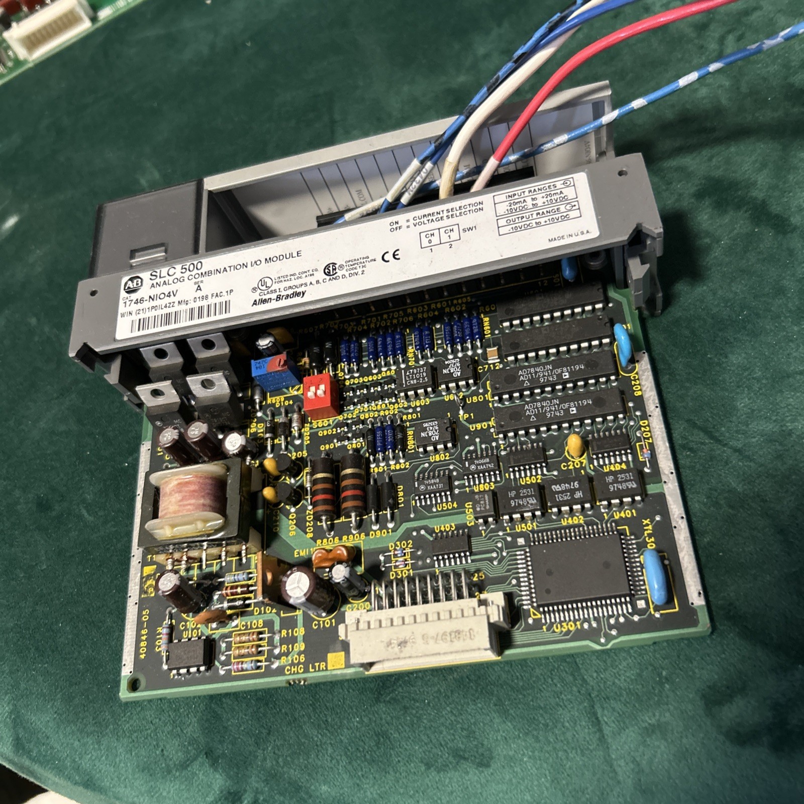 Allen-Bradley SLC500 1746-NIO4V, Series A Analog Combination Module
